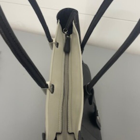 Cameleon Calypso Concealed Carry Purse - Picture 6 of 10